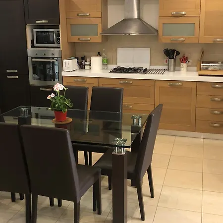 Swieqi 3 Bedrooms شقة *